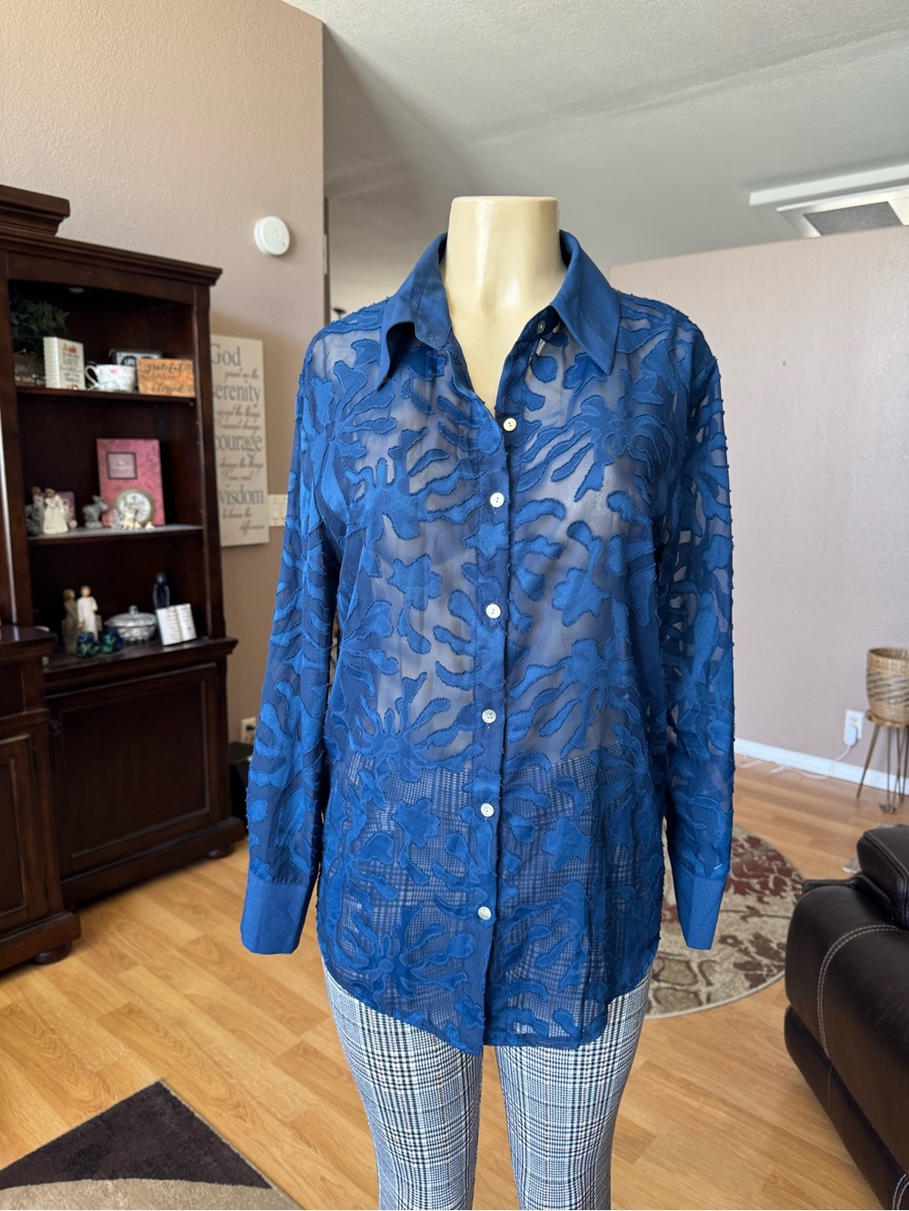 Boutique sheer blue floral button up blouse-size M